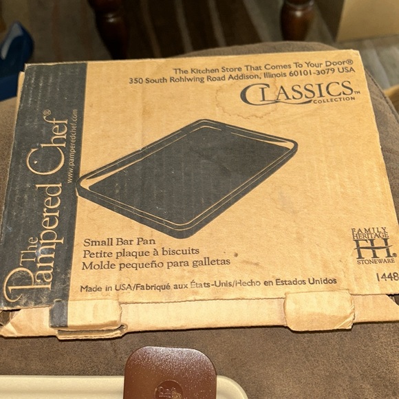 NWT Pampered Chef Small Bar Pan Toaster Oven Stoneware 9.5" x 7" Classics - Picture 2 of 7
